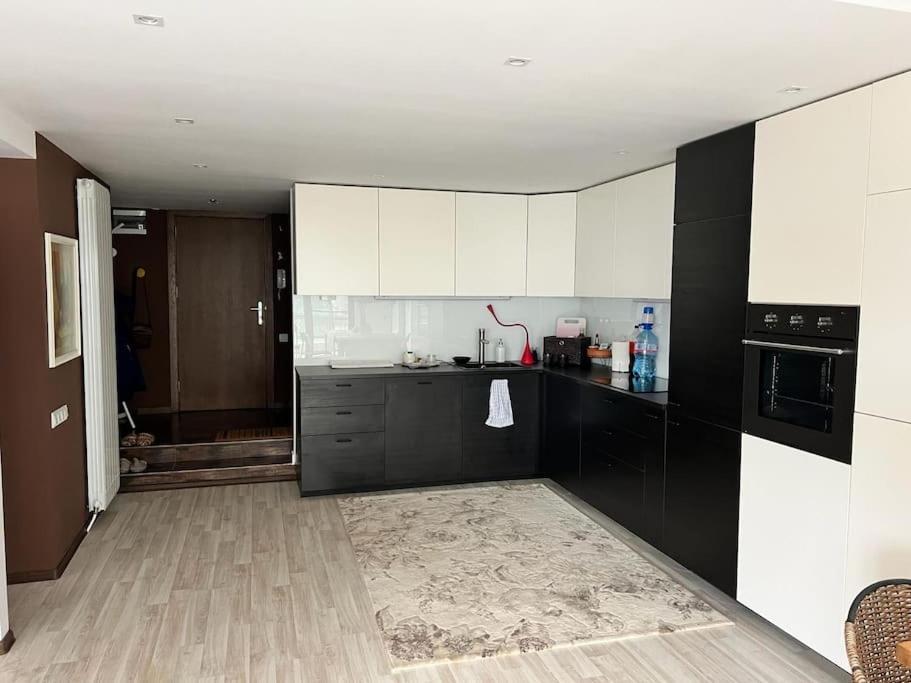 Kazanlak Large Guest House Apartment Near The Center With Full Kitchen & Dining Room, King Beds, Garden Patio, Free Parking & Self Check-In Luaran gambar