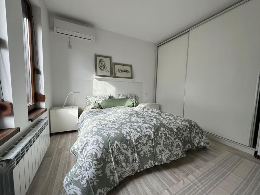 Kazanlak Large Guest House Apartment Near The Center With Full Kitchen & Dining Room, King Beds, Garden Patio, Free Parking & Self Check-In Luaran gambar