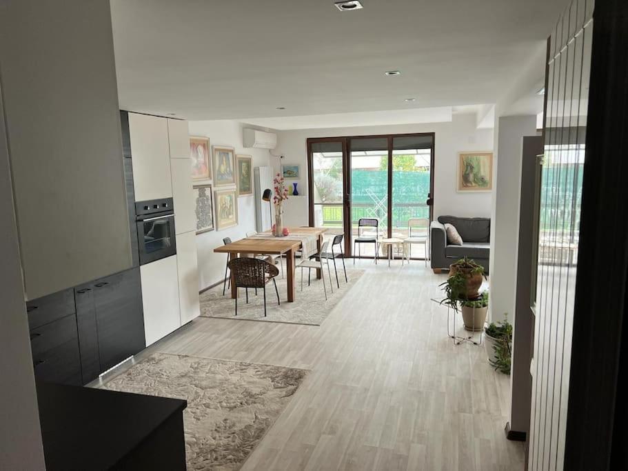 Kazanlak Large Guest House Apartment Near The Center With Full Kitchen & Dining Room, King Beds, Garden Patio, Free Parking & Self Check-In Luaran gambar