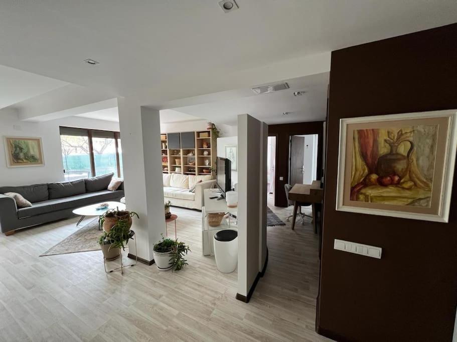 Kazanlak Large Guest House Apartment Near The Center With Full Kitchen & Dining Room, King Beds, Garden Patio, Free Parking & Self Check-In Luaran gambar